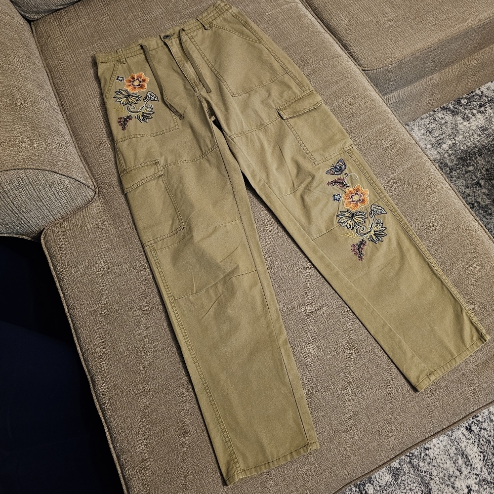 Sundance Olive Green Boho Floral Embroidered High Rise Cargo Pants Size 2 - Picture 2 of 7